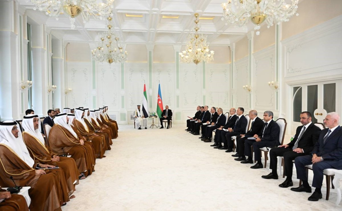 bae-devlet-baskani-nahyan-azerbaycan-cumhurbaskani-aliyev-ile-bir-araya-geldi
