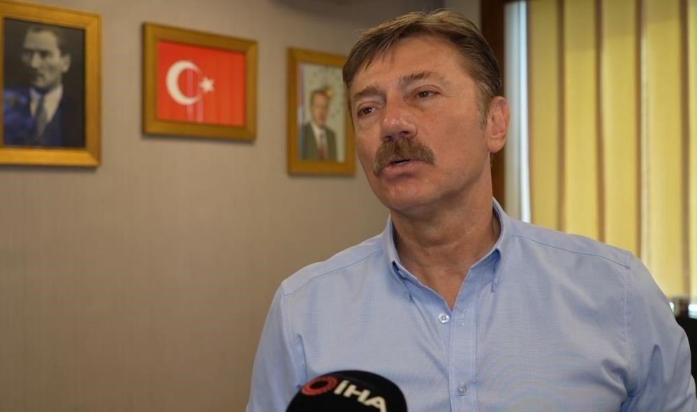 bahcelievler-belediye-baskani-hakan-bahadir-isgaliye-indirimini-reddeden-chpyi-pankartla-vatandasa-sikayet-etti