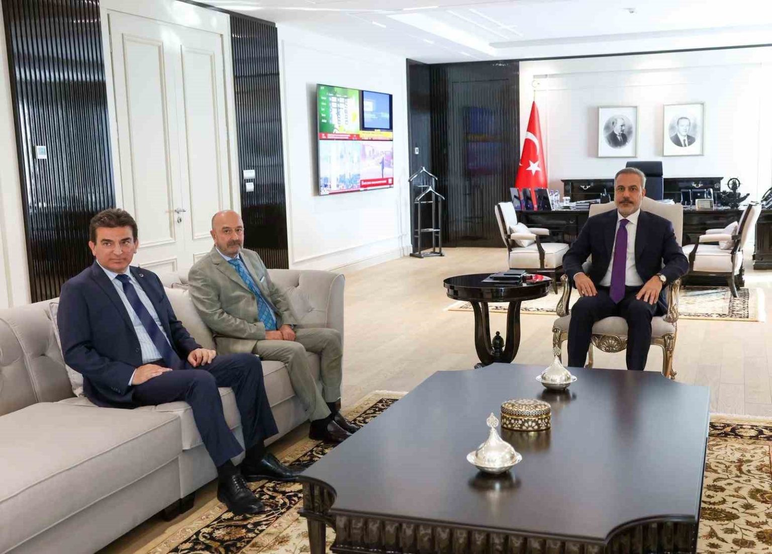 bakan-fidan-oyak-yonetim-kurulu-baskani-aksakalliyi-kabul-etti