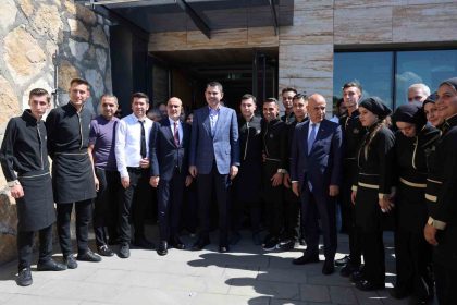 bakan-kurum-deprem-bolgesinde-her-uc-depremzededen-ikisi-evine-kavustu