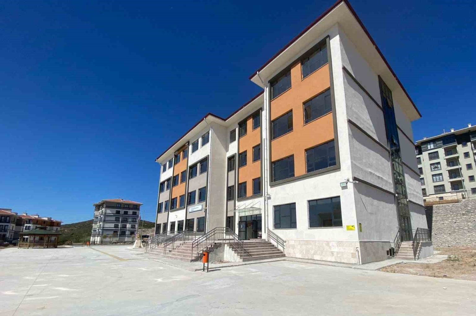 balikesirde-3-yeni-okulda-egitime-baslandi