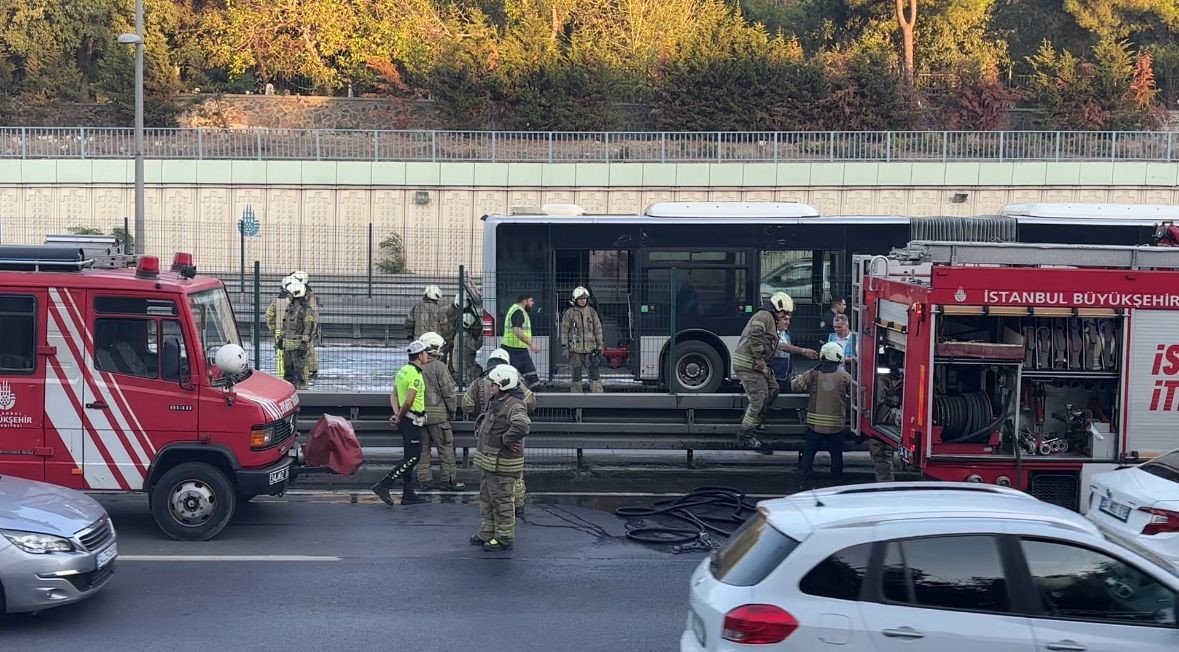 bayrampasa-maltepe-metrobus-duraginda-korkutan-yangin