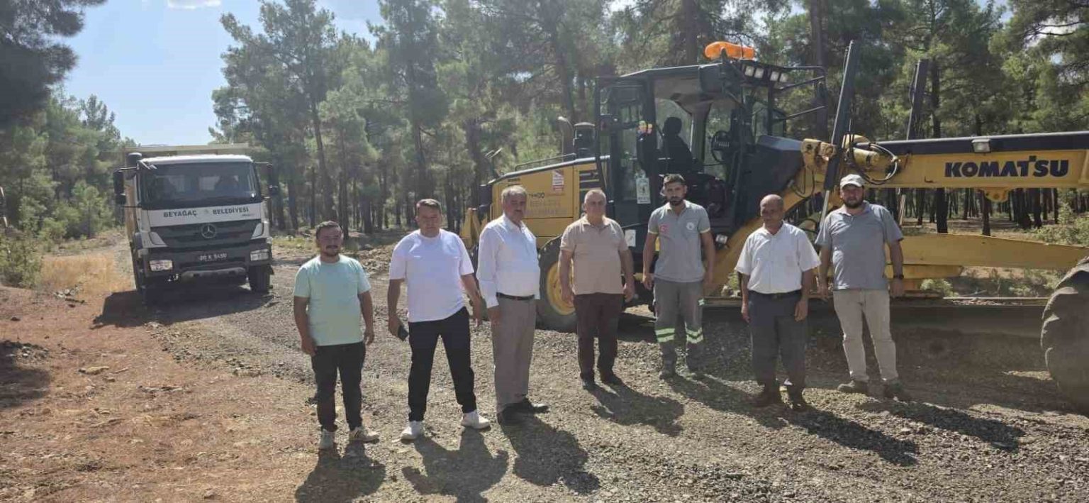 beyagac-belediye-baskani-sezayi-putun-asfaltlama-calismalarini-yerinde-inceliyor