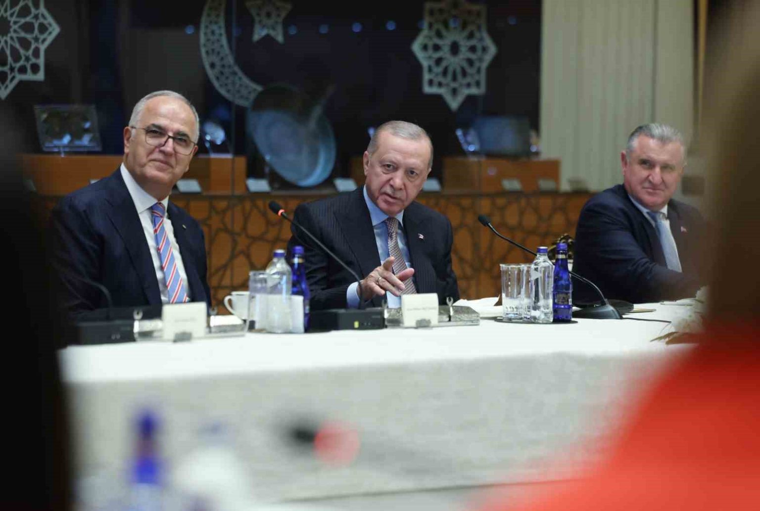 cumhurbaskani-erdogan-a-milli-kadin-voleybol-takimini-kabul-etti