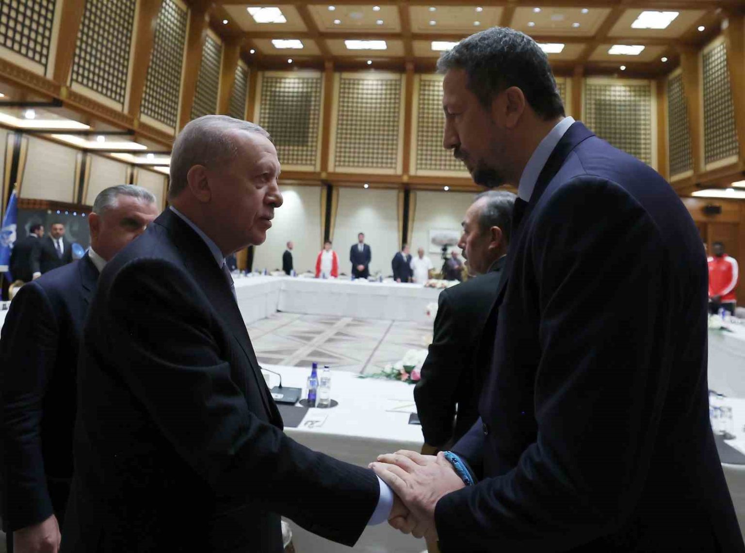 cumhurbaskani-erdogan-turkiye-a-milli-erkek-basketbol-takimini-kabul-etti