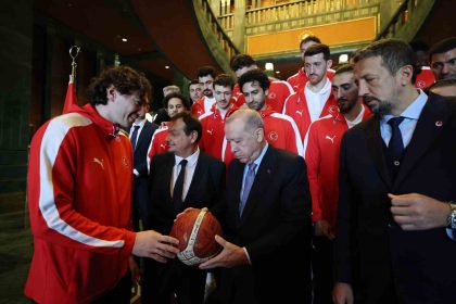 cumhurbaskani-erdogandan-a-milli-erkek-basketbol-takimina-tebrik