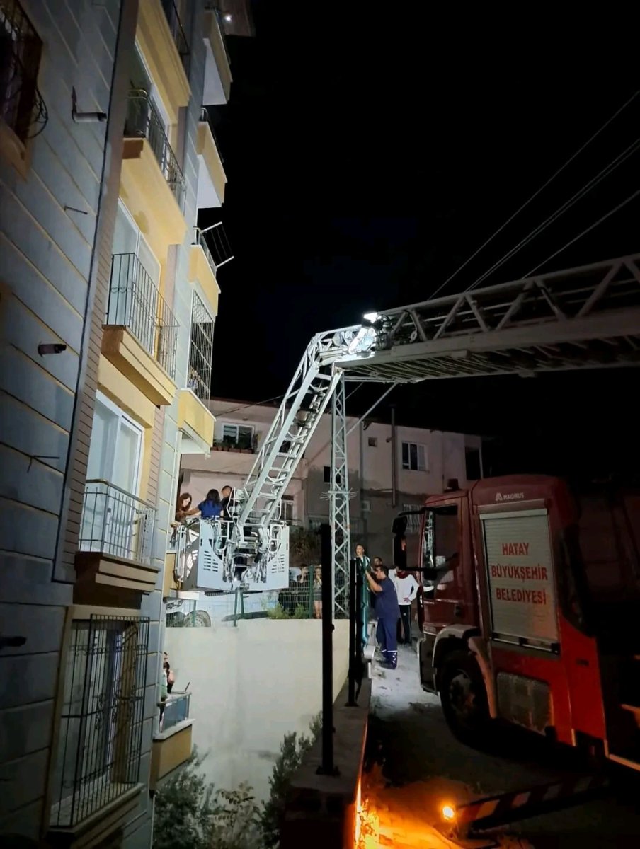 elektrik-panosundan-cikan-yanginda-50-vatandasi-itfaiye-kurtardi