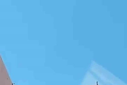 elindeki-bicakla-korku-dolu-anlar-yasatan-sahsi-ekipler-ikna-etti
