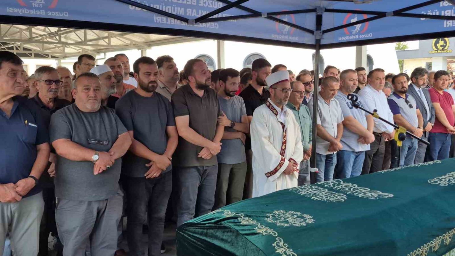 evinde-baygin-bulunan-cocuk-son-yolculuguna-ugurlandi