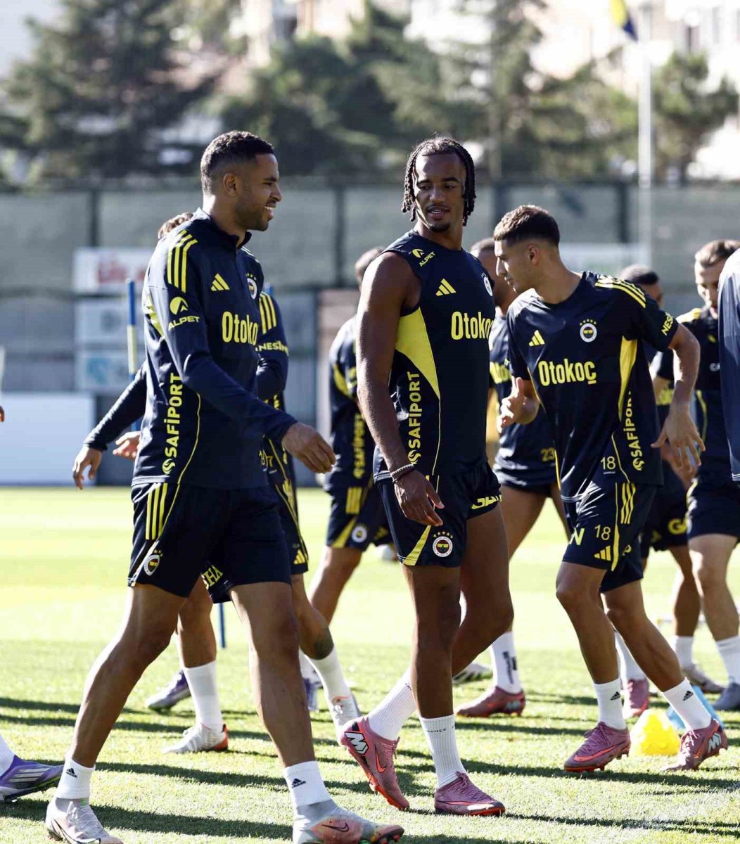 fenerbahce-alanyaspor-maci-oncesi-kampa-girdi