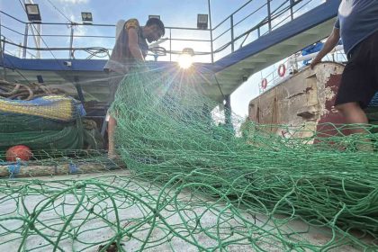 hatayda-balikcilar-vira-bismillah-diyerek-mavi-sulara-acildi