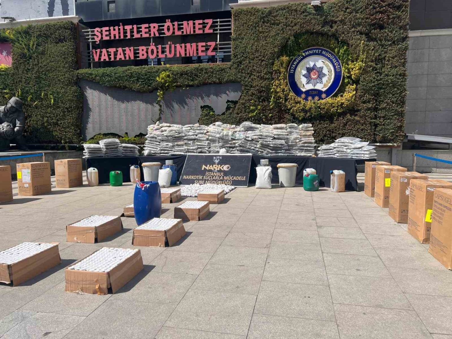 istanbulda-uyusturucu-operasyonu-yarim-tondan-fazla-uyusturucu-ele-gecirildi