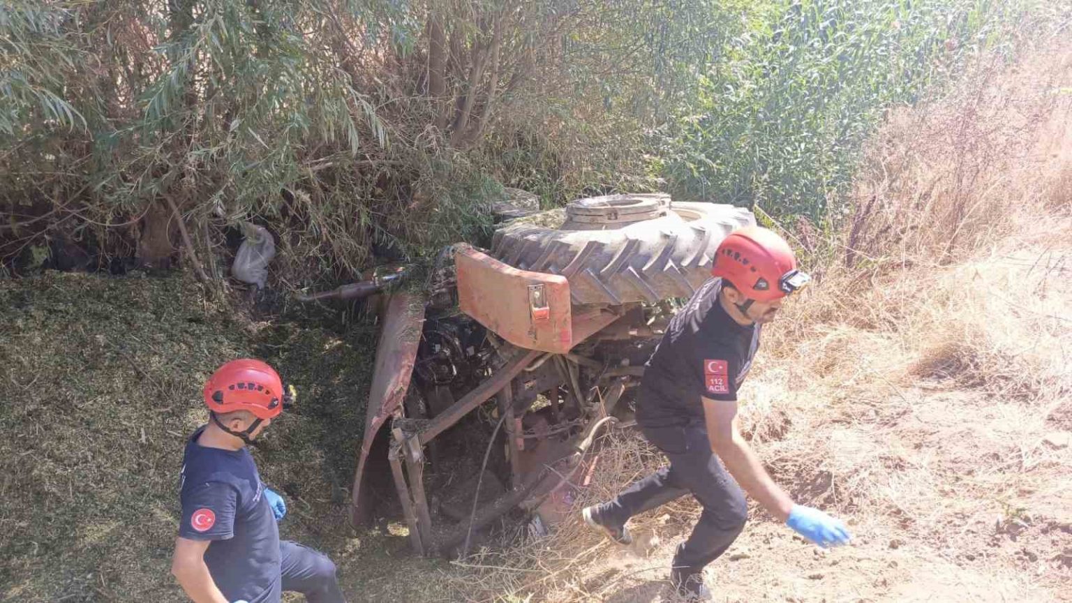 izmirde-traktor-kazasi-33-yasindaki-surucu-hayatini-kaybetti