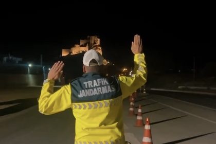 jandarma-ekipleri-hosap-kalesi-yolunda-devriyede