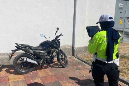karamanda-devrilen-motosikletin-surucusu-yaralandi