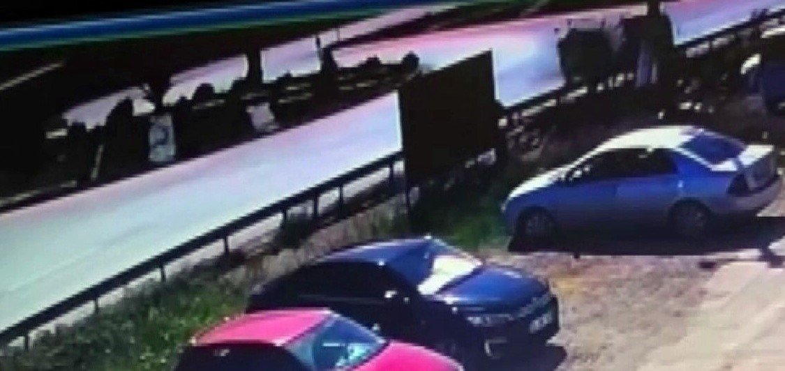 karasu-belediyesine-ait-arac-ile-otomobil-kavsakta-carpisti