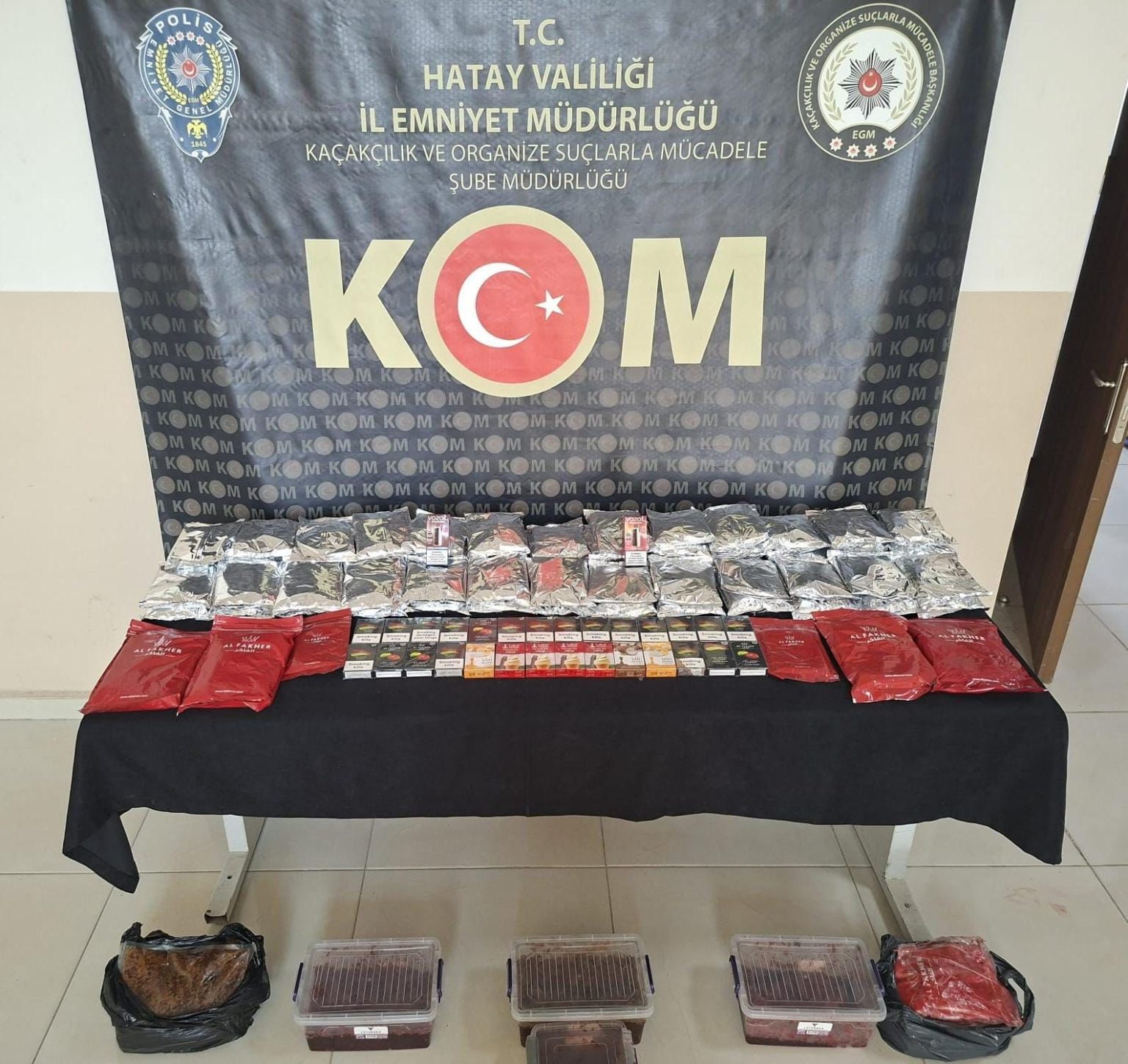 kargo-paketinden-61-kilo-kacak-nargile-tutunu-cikti