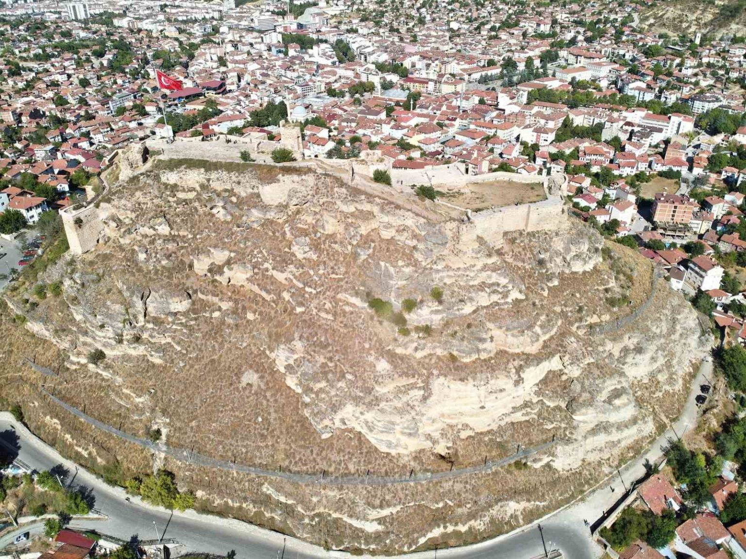 kastamonu-kalesi-celik-aglarla-orulerek-depreme-karsi-guclendirildi