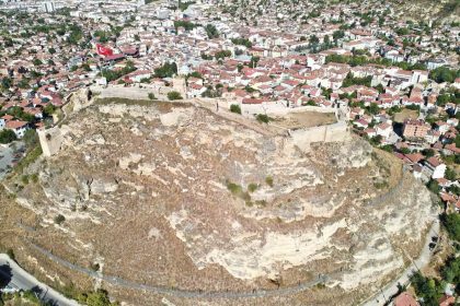 kastamonu-kalesi-celik-aglarla-orulerek-depreme-karsi-guclendirildi
