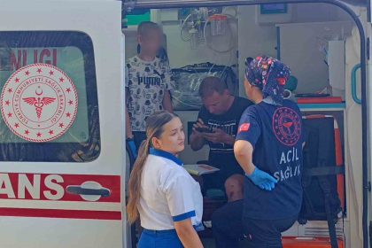 kazada-yaralanan-ukraynali-turist-hastanede-para-alinabilecegini-duyunca-yarali-ogluyla-birlikte-ambulanstan-indi