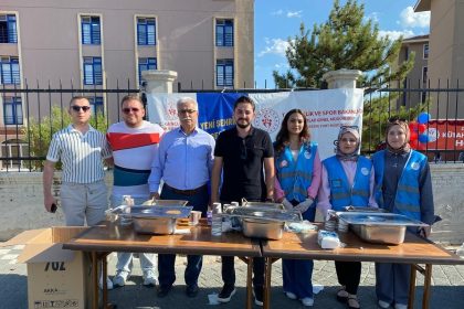 kutahya-ak-genclikten-yeni-universite-ogrencilerine-corba-ikrami