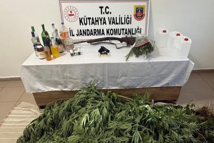 kutahyada-jandarmadan-uyusturucu-ve-kacakcilik-operasyonu
