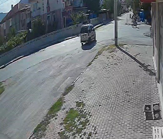 motosiklet-surucusunun-oldugu-kaza-guvenlik-kamerasinda