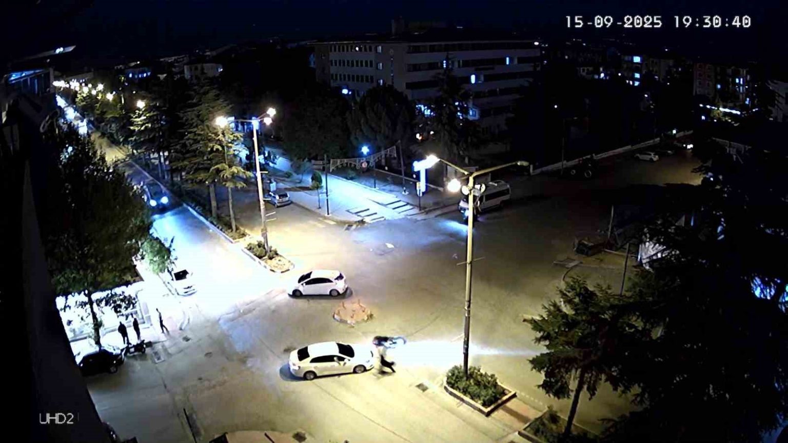 motosikletle-carpisan-otomobilin-surucusu-durmadan-kacti