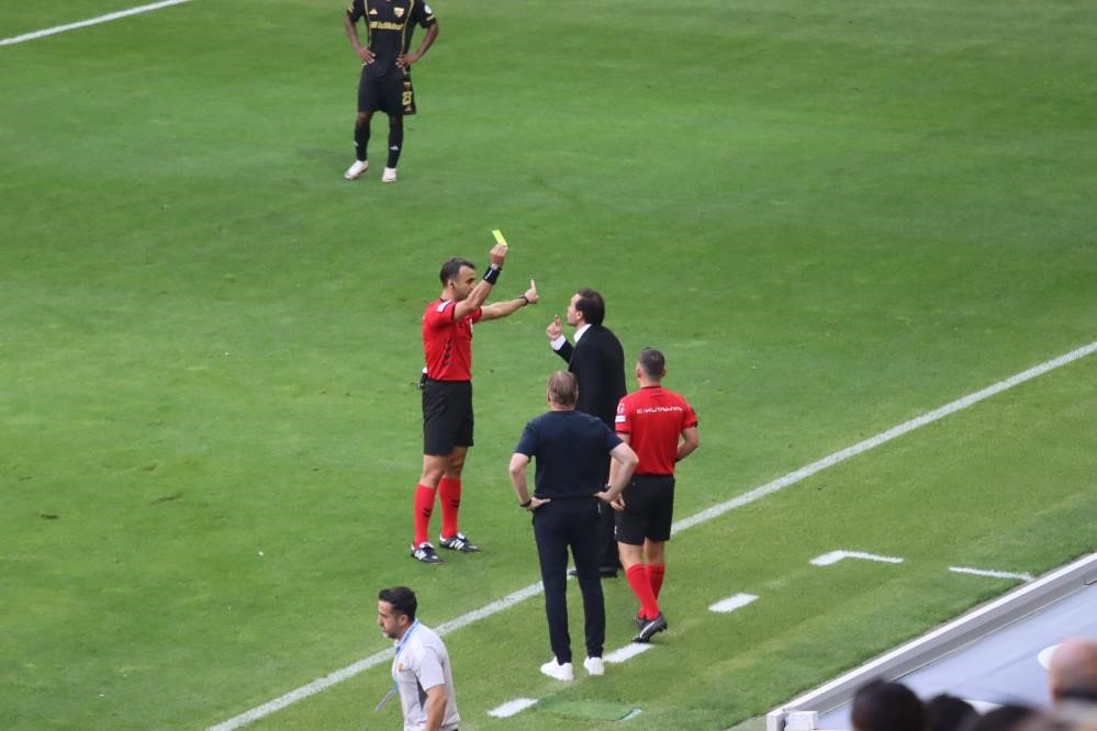 muhammed-turkmen-yine-kirmizi-kart-gordu