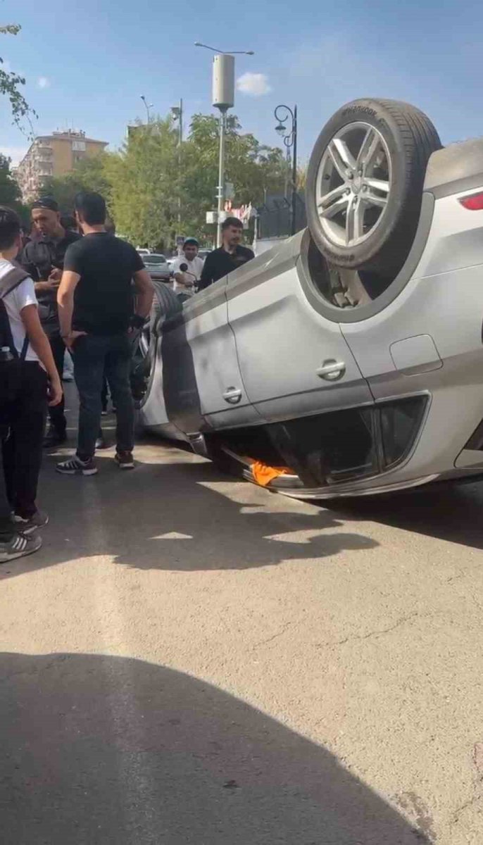 otomobil-takla-atti-ehliyetsiz-surucu-olay-yerinden-kacti