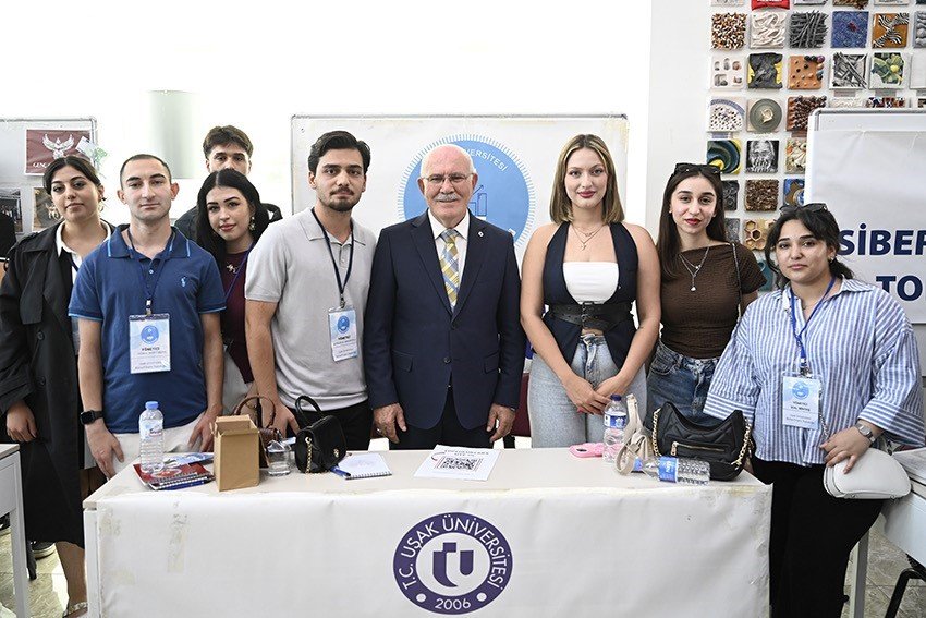 rektor-savas-yeni-ogrencilerle-bulustu-universitenin-sundugu-imkanlari-anlatti