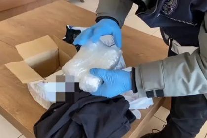 samsunda-kargo-paketinde-ele-gecirilen-kokainle-ilgili-3-kisiye-16sar-yil-hapis