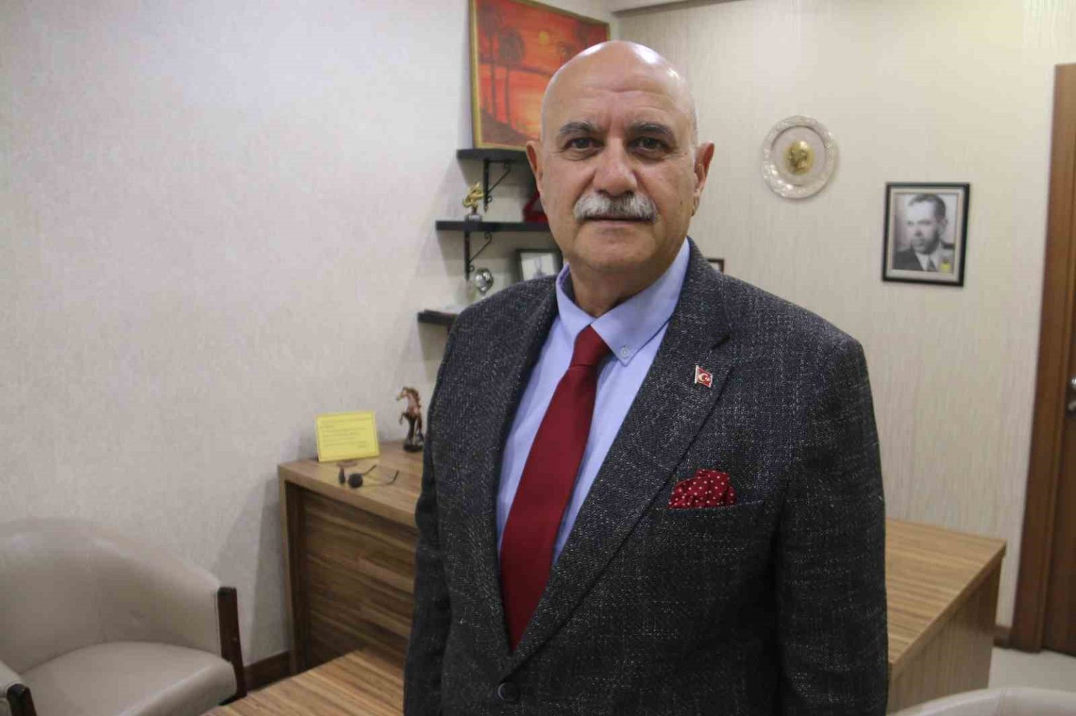 sivas-kulturunu-yayma-ve-yasatma-dernegi-baskani-turkmenoglu-erkeklerin-kadin-kiyafeti-giymesinin-kulturumuzde-yeri-yoktur