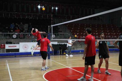 spor-akademisi-erkek-voleybol-takimi-hazirliklarini-surduruyor