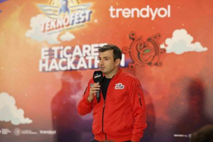 t3-vakfi-mutevelli-heyeti-baskani-selcuk-bayraktar-trendyol-e-ticaret-hackathonu-odul-torenine-katildi