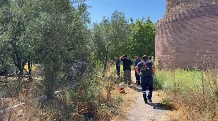 tarihi-surlarin-altinda-bulunan-cesedin-kimligi-belli-oldu