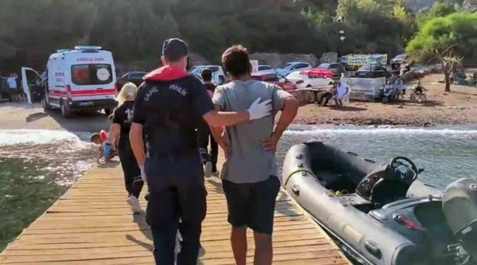 ticari-yatta-rahatsizlanan-vatandasa-sahil-guvenlik-tibbi-tahliye-gerceklestirdi