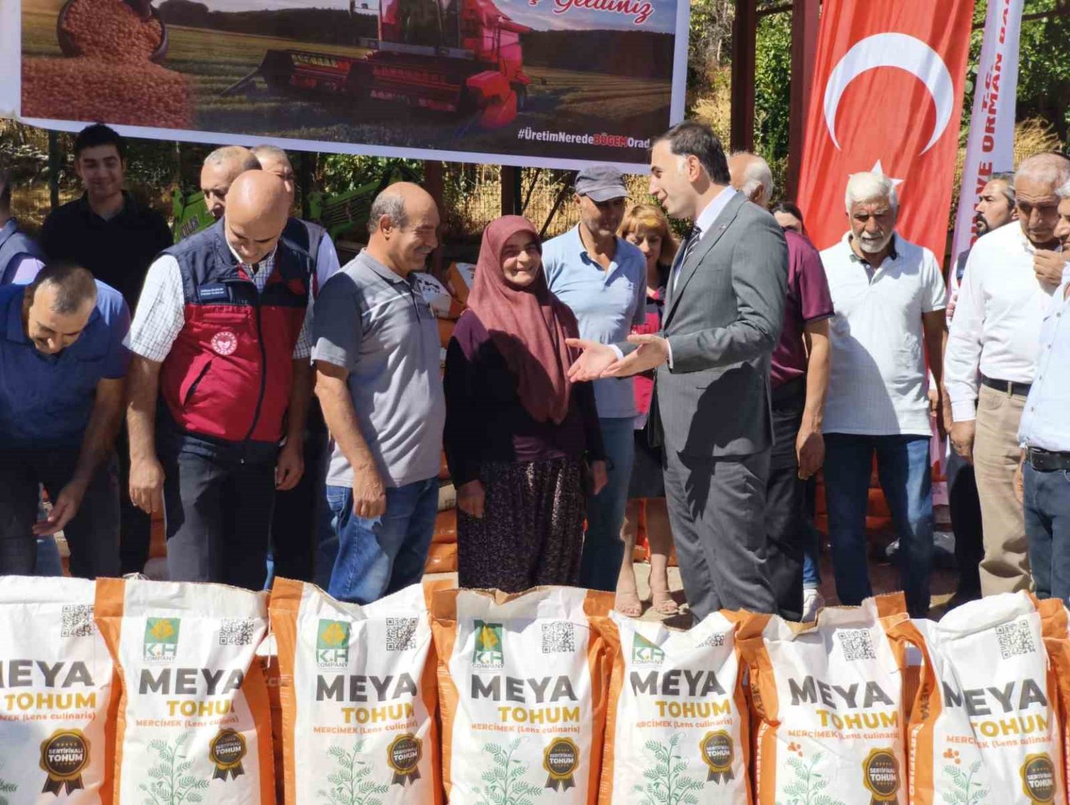 tuncelide-ureticilere-mercimek-tohumu-dagitildi