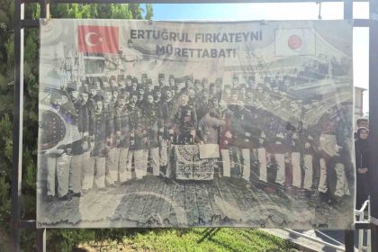 turk-japon-dostlugunun-temeli-orada-atilmisti-japon-ve-turk-bayraklariyla-donatildi