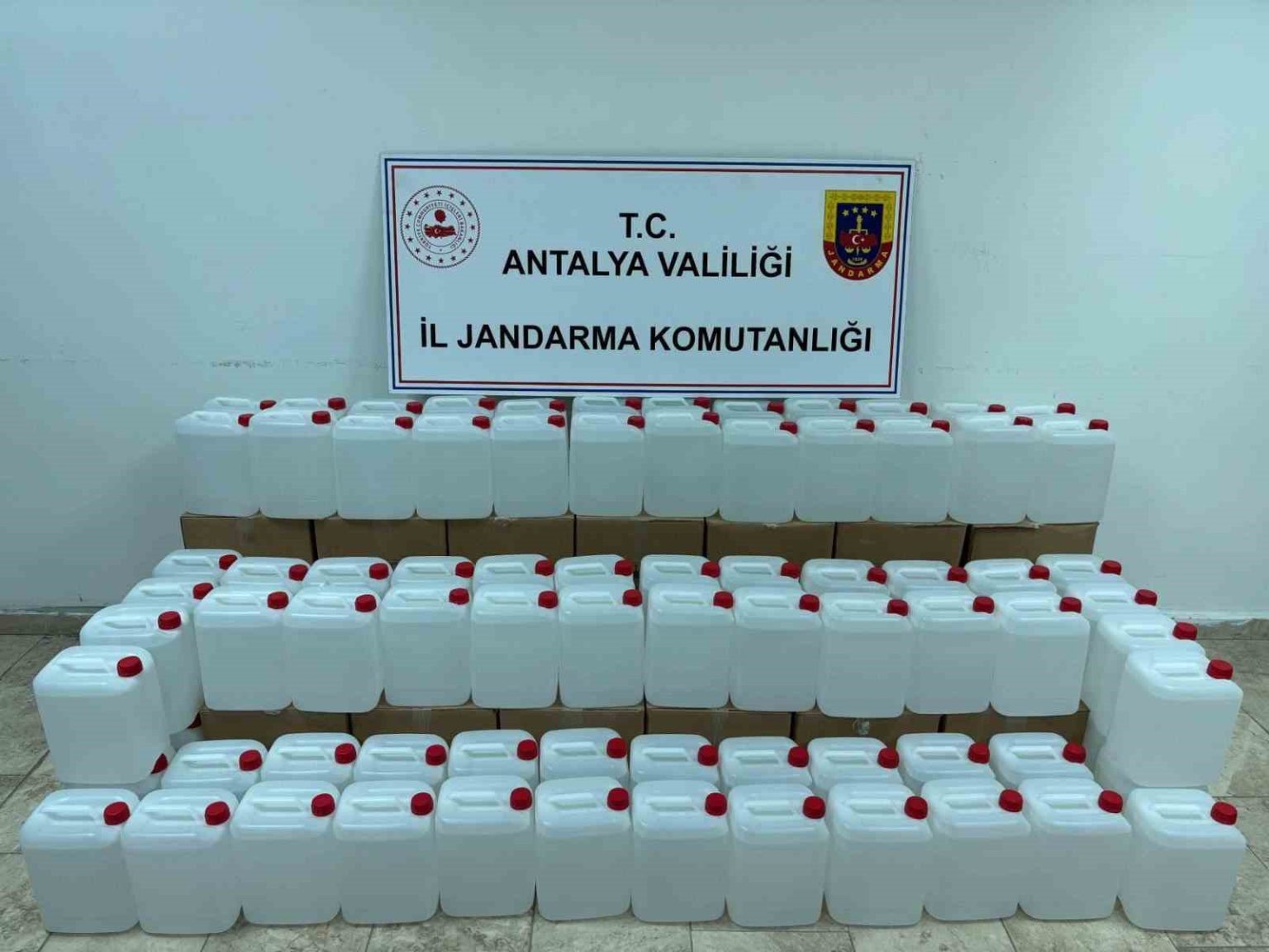 500-litre-kacak-alkol-ele-gecirildi