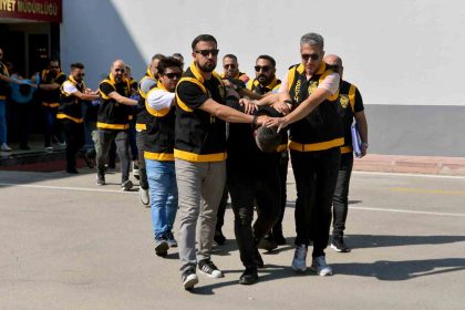 adanada-harac-isteyen-ceteye-operasyon-12-silah-ile-54-bin-hap-ele-gecirildi