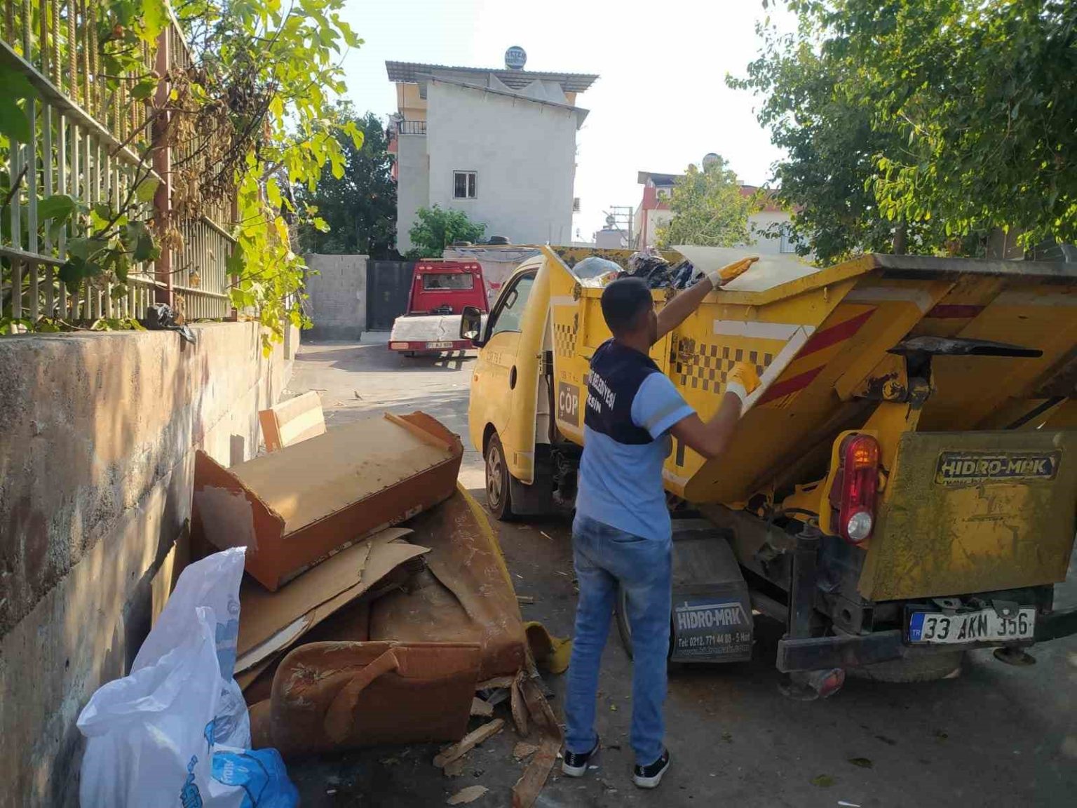 akdeniz-belediyesinin-mobilya-tekstil-ve-moloz-atiklariyla-mucadelesi-suruyor