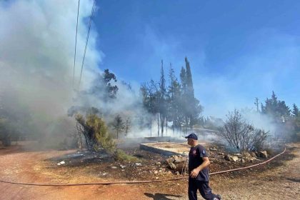 antalyada-yasli-kadini-sinir-krizine-sokan-yangin