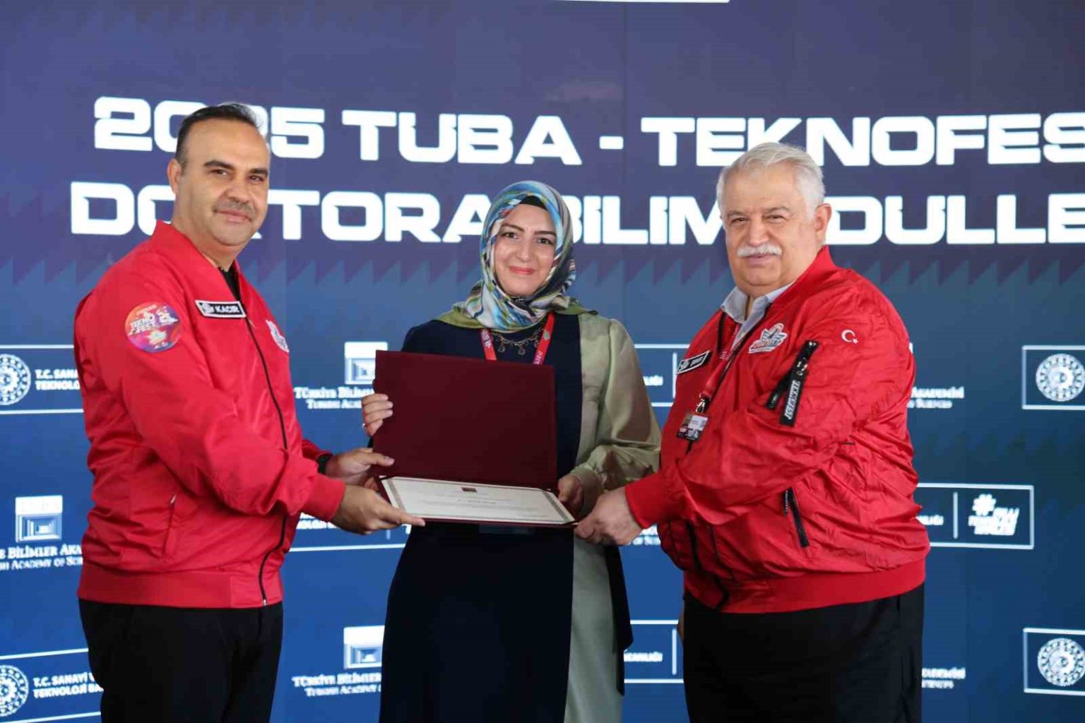 ataturk-universitesi-doktora-ogrencisi-dr-habibe-gunes-tuba-teknofest-doktora-bilim-odulunun-sahibi-oldu