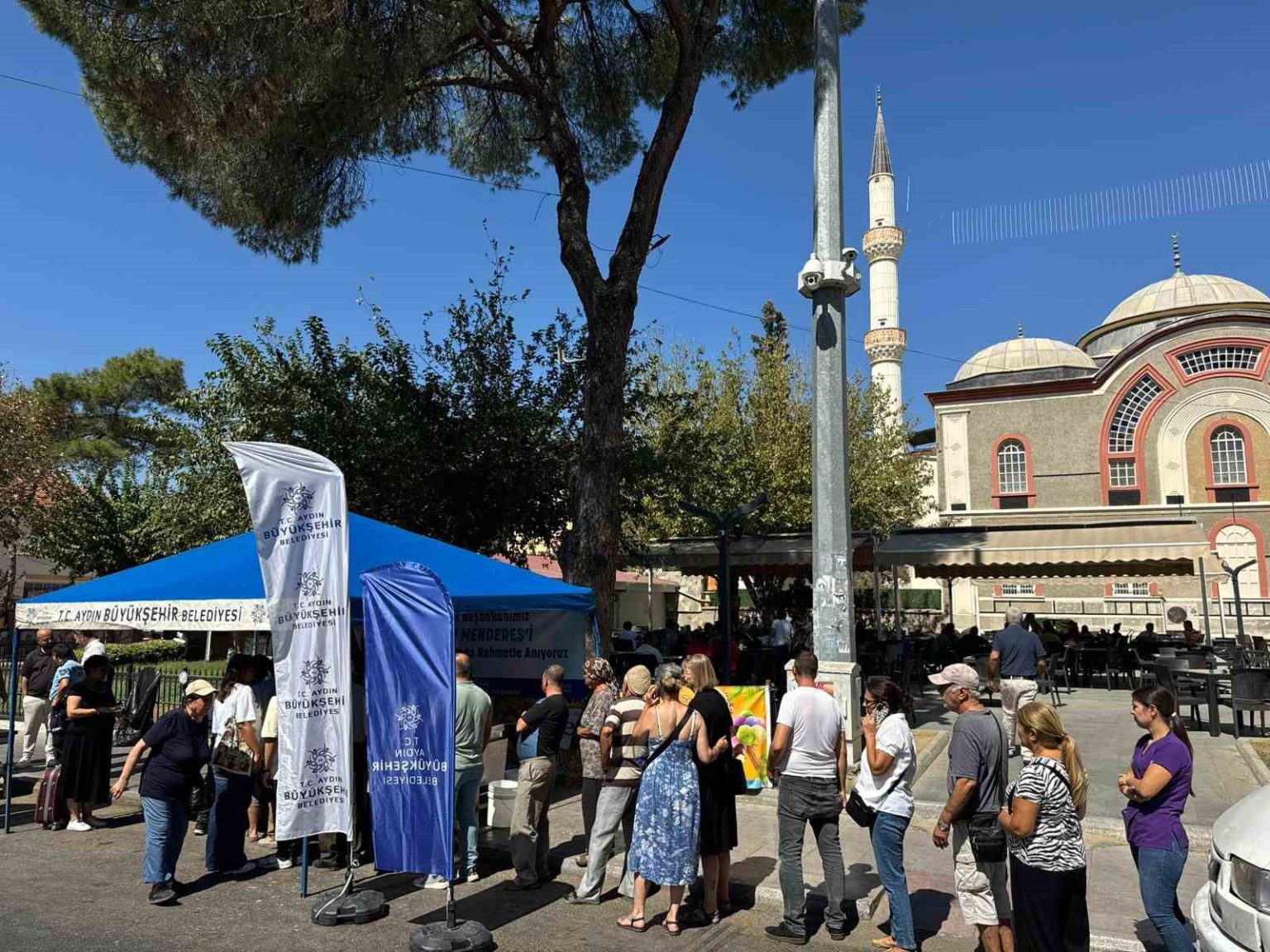 aydin-buyuksehirden-merhum-basbakan-menderes-anisina-lokma-hayri
