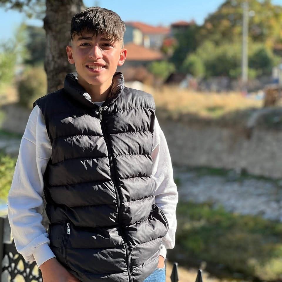 babasinin-bicakladigi-cocuk-hayatini-kaybetti