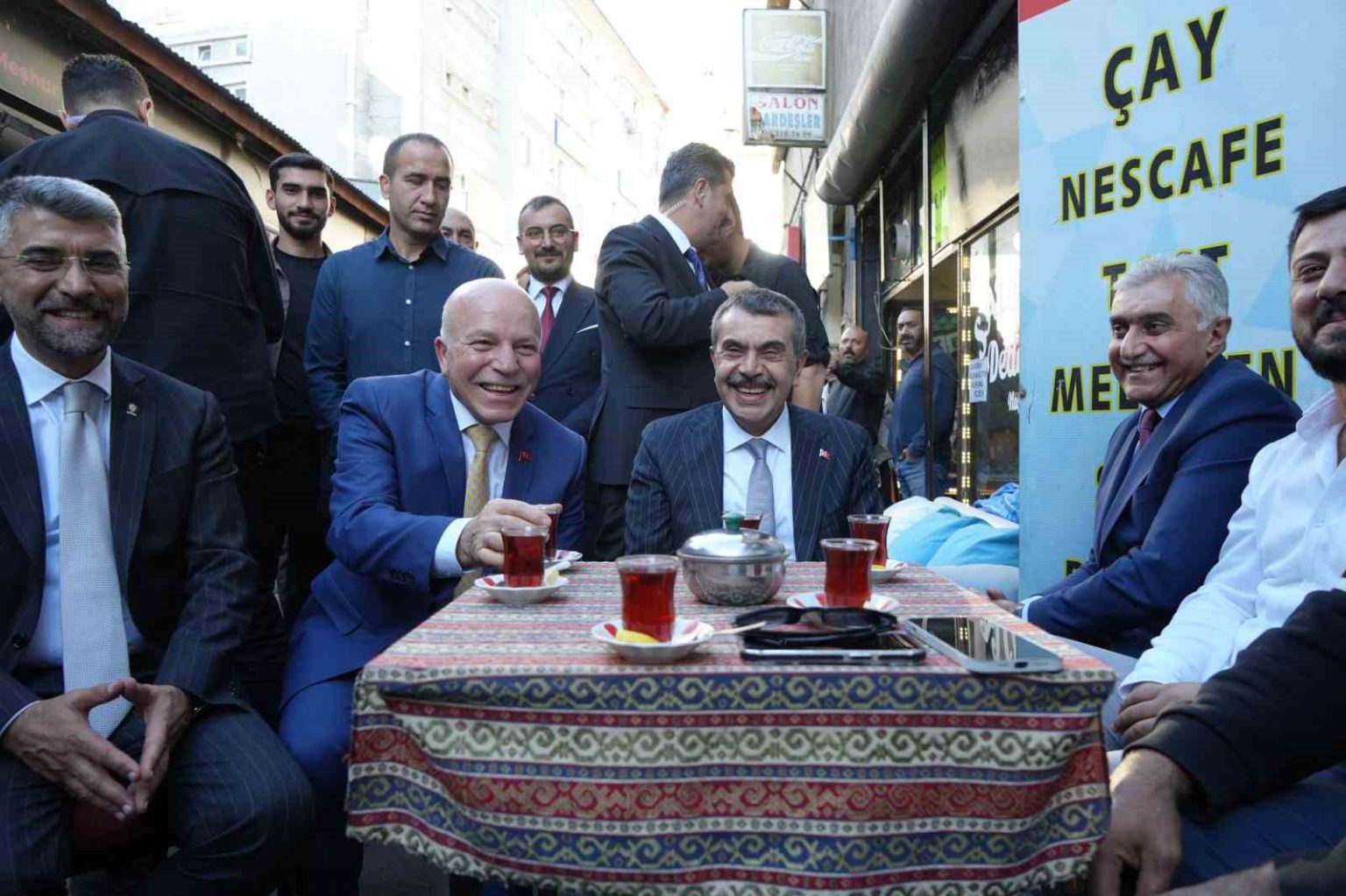 bakan-tekin-erzurumda-esnafla-bulustu