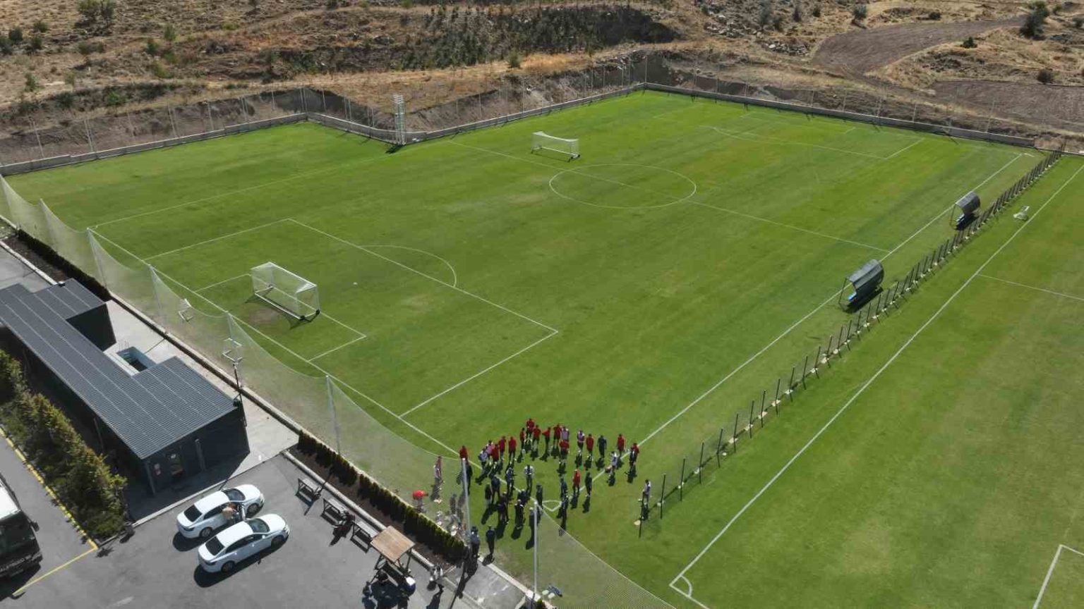 baskan-buyukkilictan-sporun-kalbinin-attigi-erciyes-yuksek-irtifa-kamp-merkezine-ziyaret