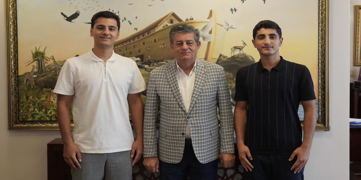 baskan-yarka-yksde-derece-yapan-uslu-kardesleri-agirladi