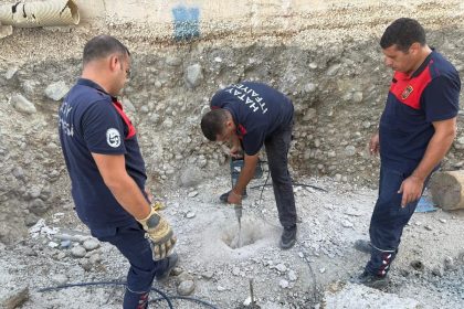 beton-zemin-mahsur-kalan-yavru-kedi-icin-kirildi